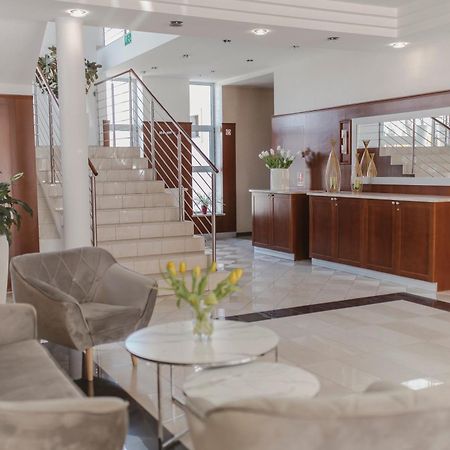 Hotel I Restauracja Borowianka オストルフ・ビエルコポルスキ エクステリア 写真