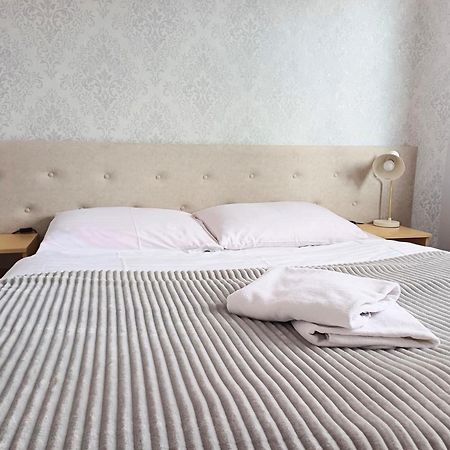 Hotel I Restauracja Borowianka オストルフ・ビエルコポルスキ エクステリア 写真