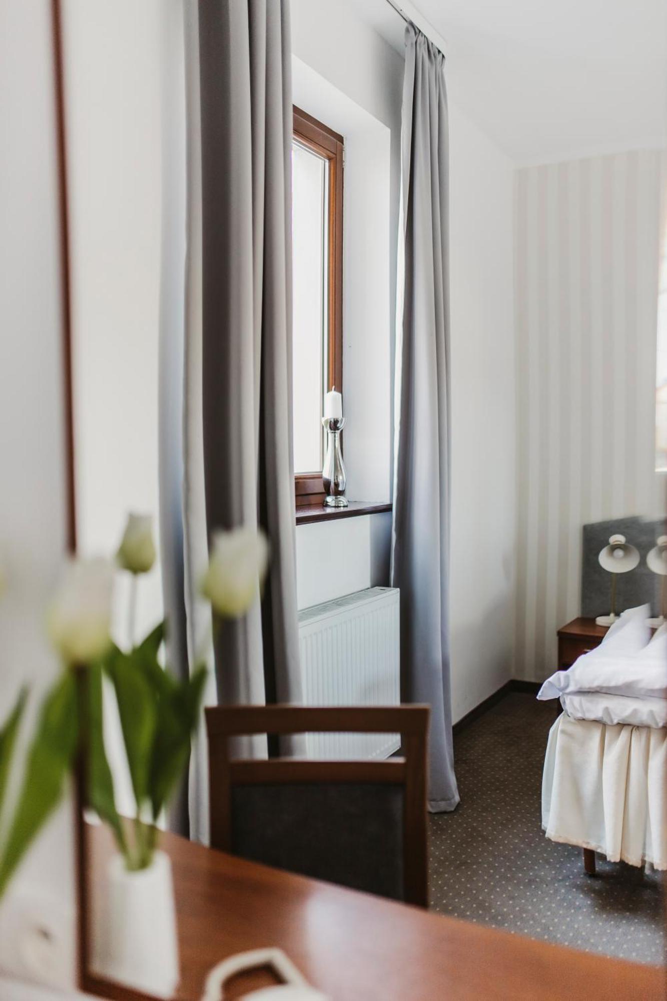 Hotel I Restauracja Borowianka オストルフ・ビエルコポルスキ エクステリア 写真