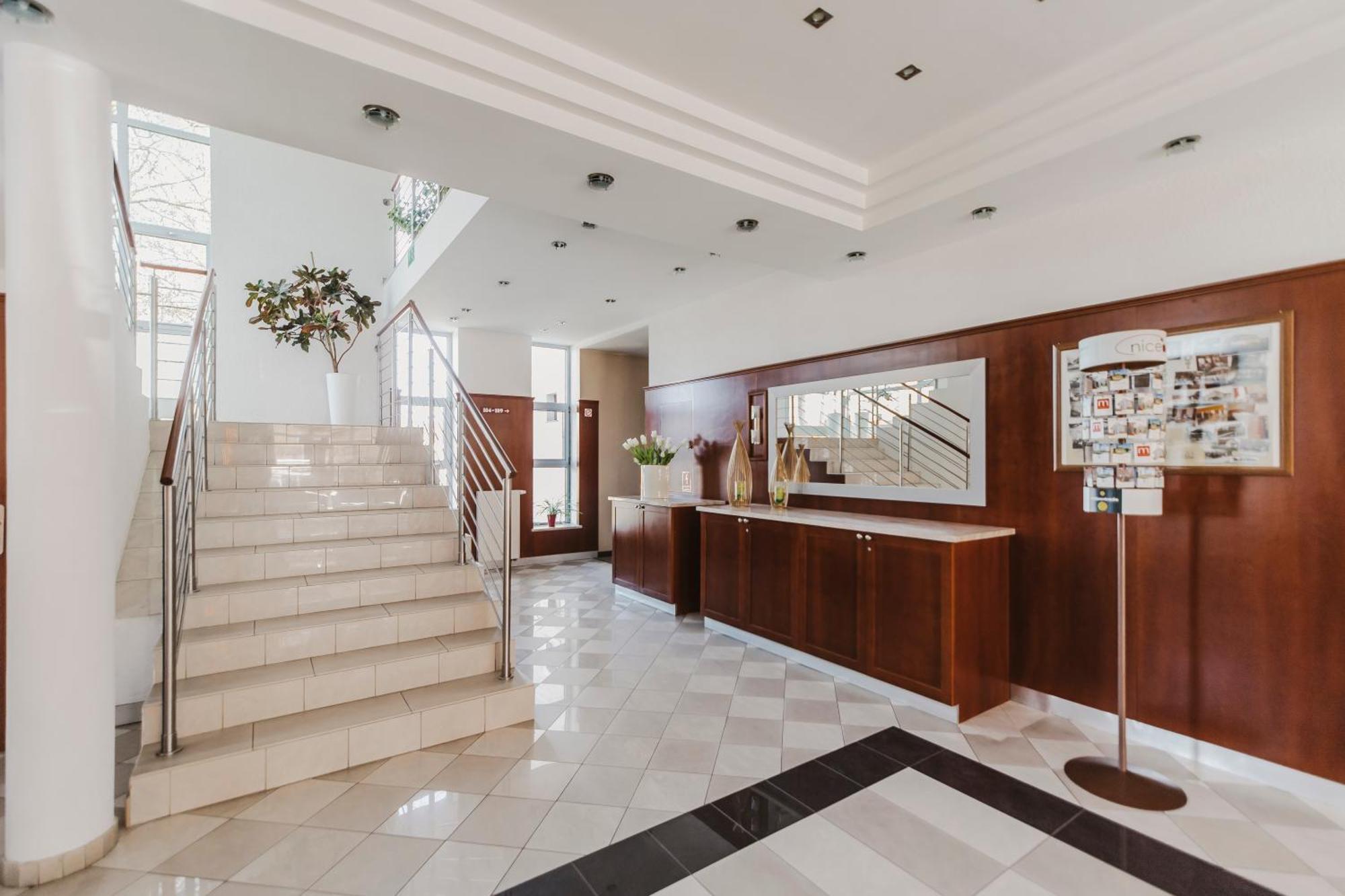 Hotel I Restauracja Borowianka オストルフ・ビエルコポルスキ エクステリア 写真