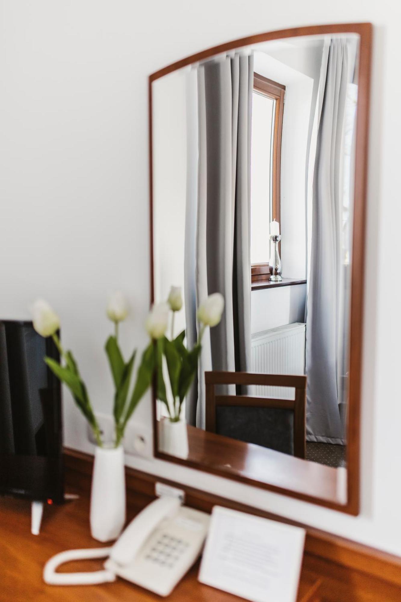 Hotel I Restauracja Borowianka オストルフ・ビエルコポルスキ エクステリア 写真