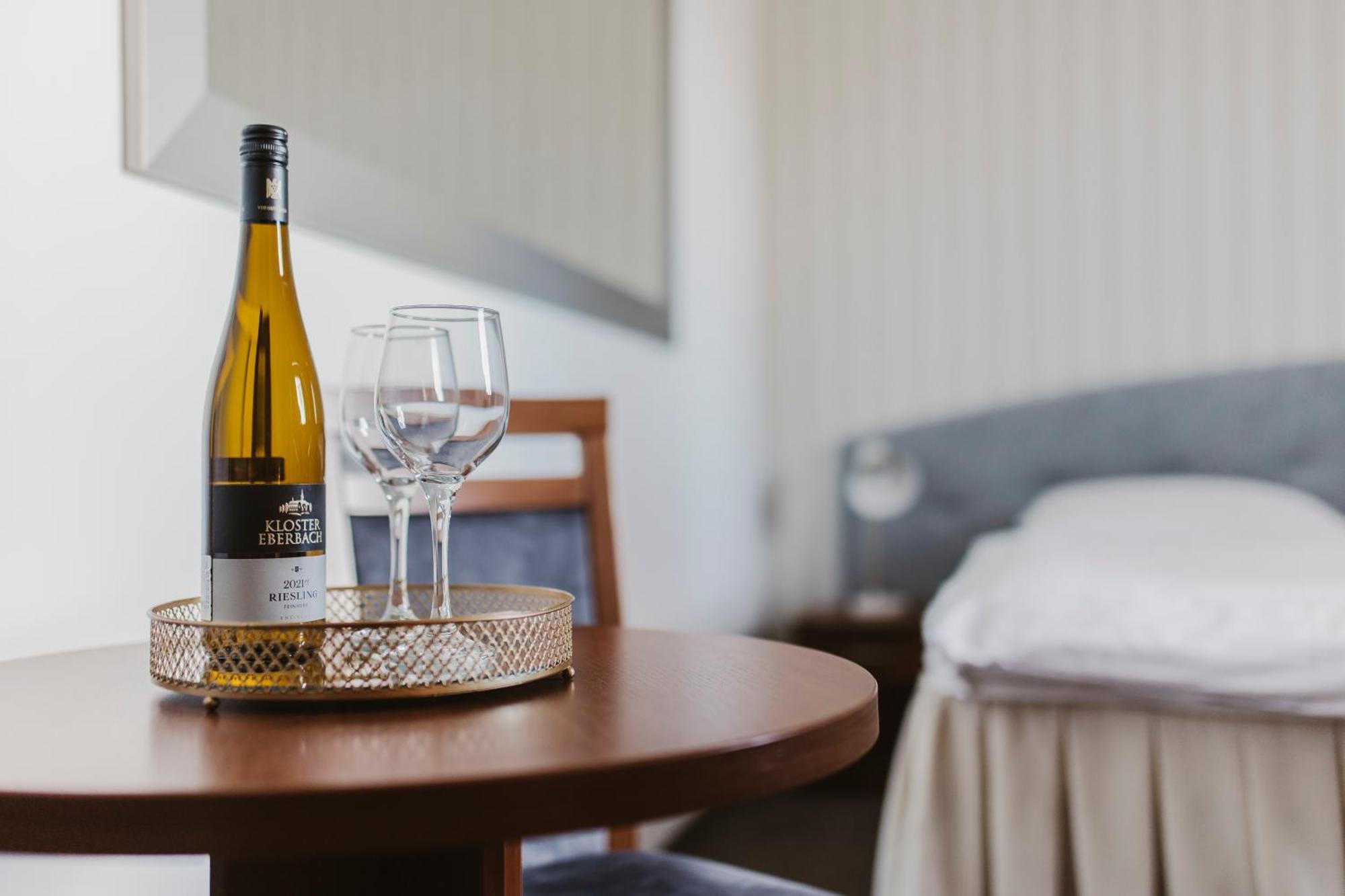 Hotel I Restauracja Borowianka オストルフ・ビエルコポルスキ エクステリア 写真