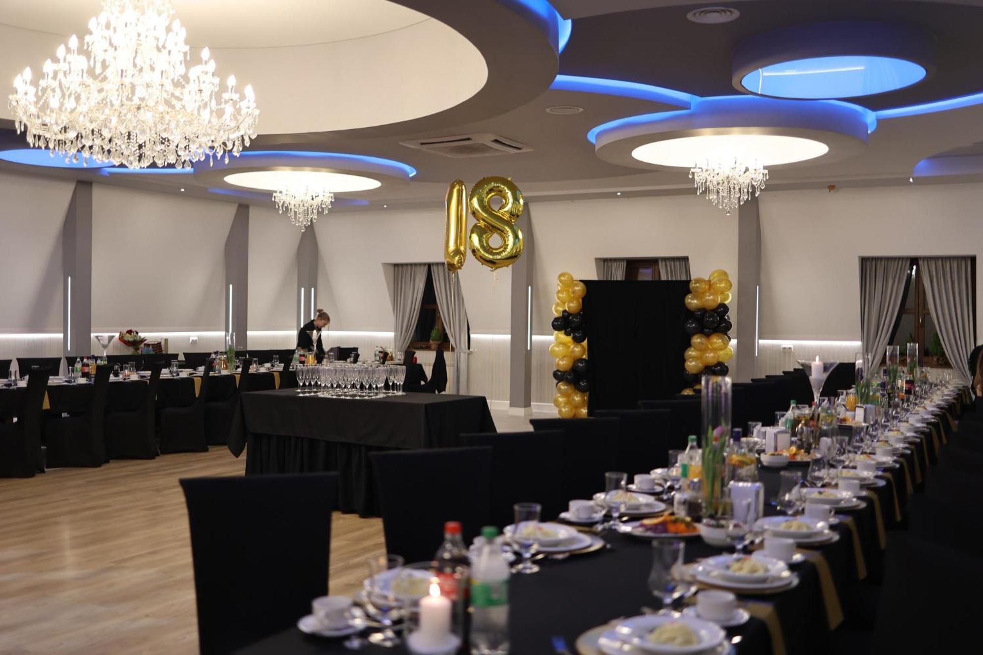 Hotel I Restauracja Borowianka オストルフ・ビエルコポルスキ エクステリア 写真