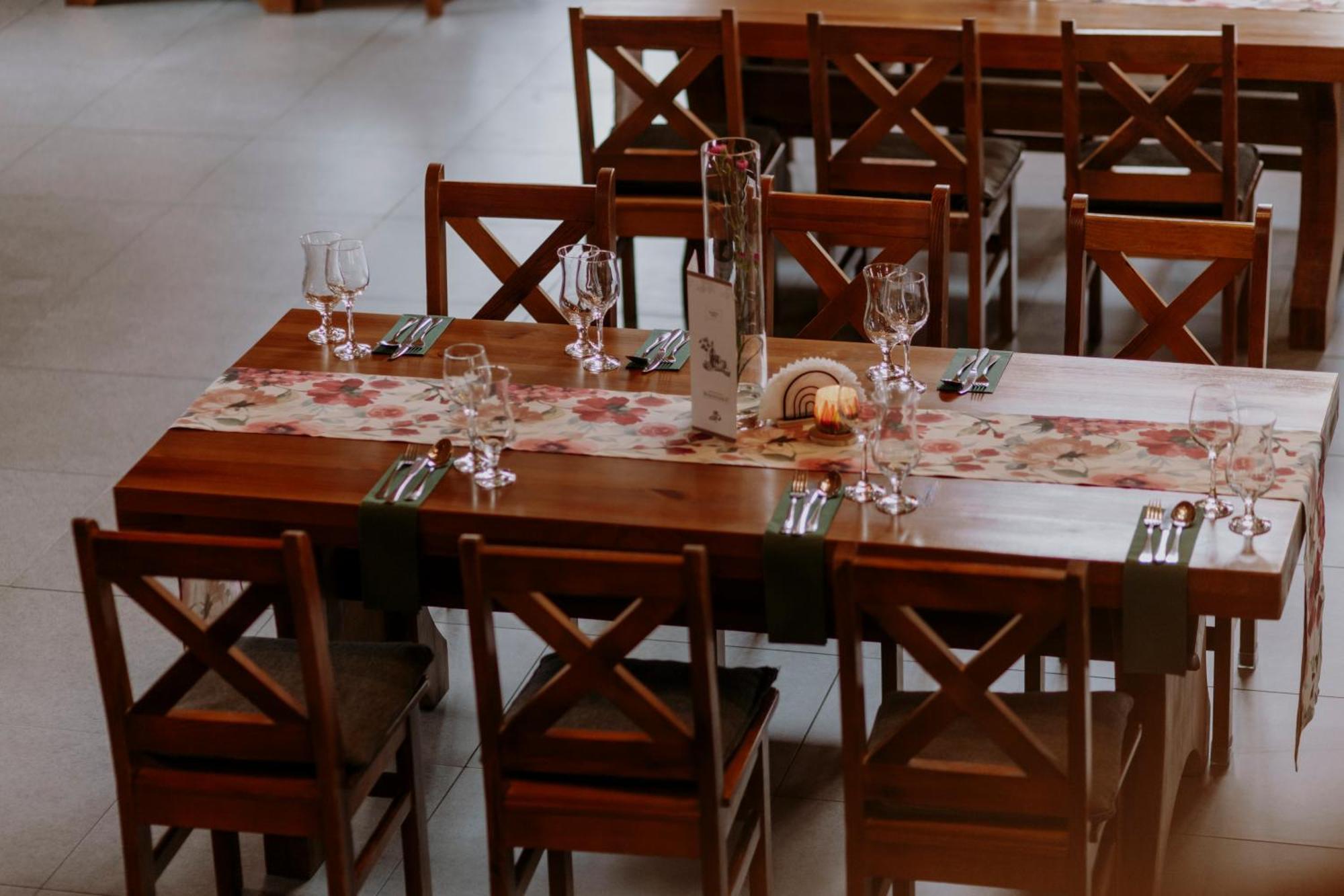 Hotel I Restauracja Borowianka オストルフ・ビエルコポルスキ エクステリア 写真