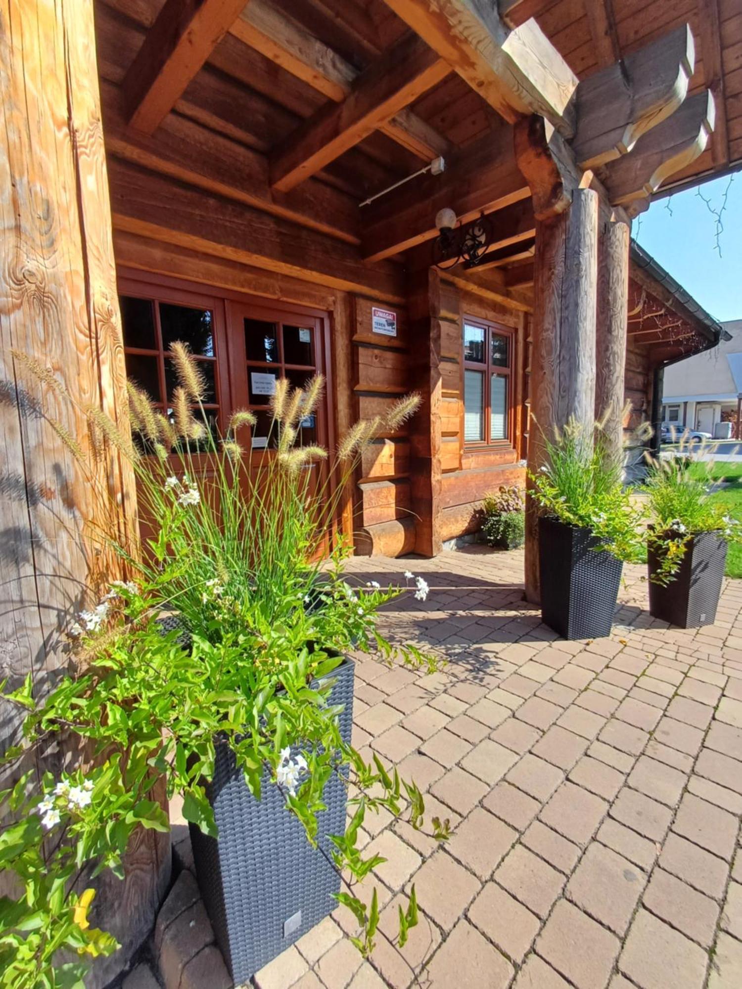 Hotel I Restauracja Borowianka オストルフ・ビエルコポルスキ エクステリア 写真