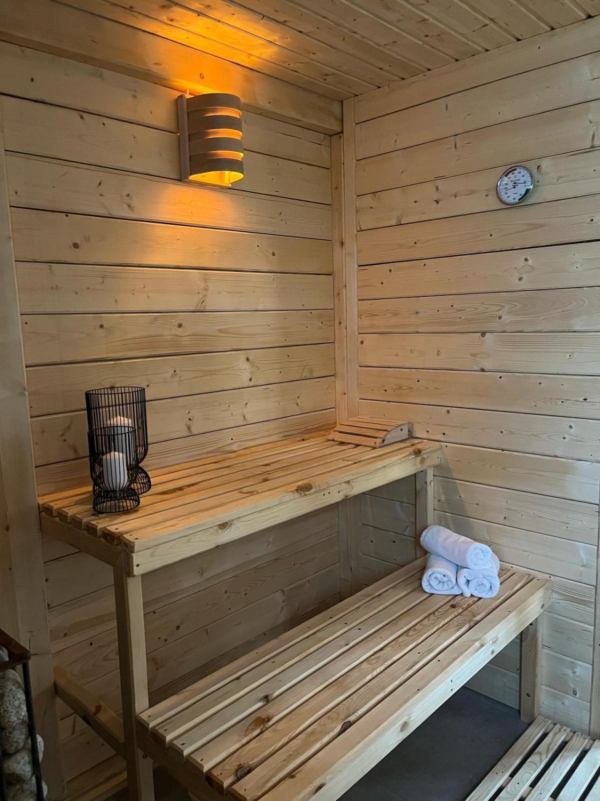 Hotel I Restauracja Borowianka オストルフ・ビエルコポルスキ エクステリア 写真