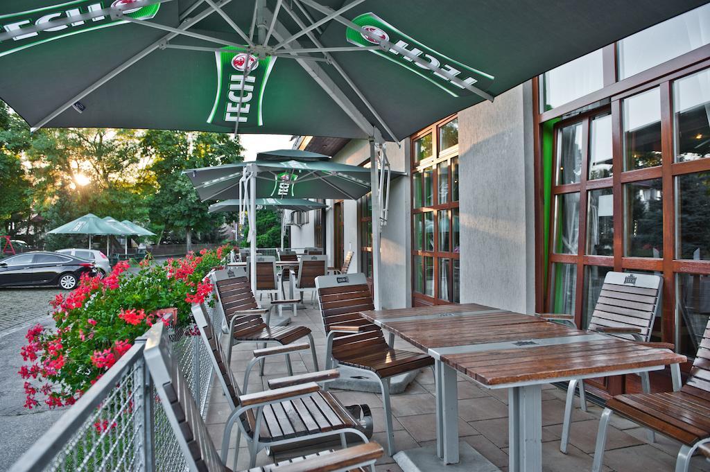 Hotel I Restauracja Borowianka オストルフ・ビエルコポルスキ エクステリア 写真